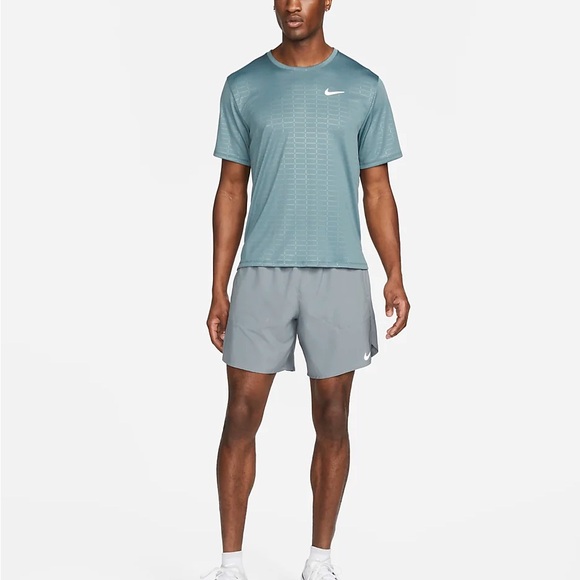 COPY - Nike Stride
Men's Dri-FIT 7" 2-in-1 Running Shorts - Picture 1 of 3